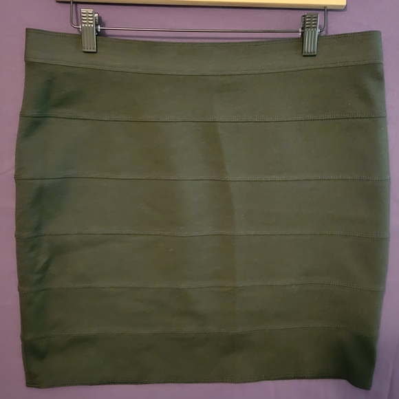 BCBGMaxAzria Black Mini Bandage Skirt  Size L - Picture 1 of 5